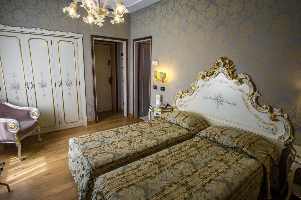 هتل کارلتون آن گراند کانال